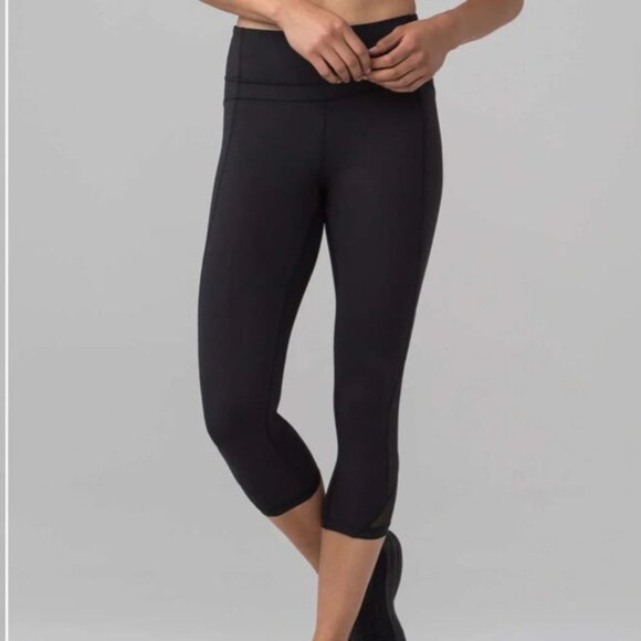 Lululemon Twist  & Train Crop, size 6 - Picture 3 of 13